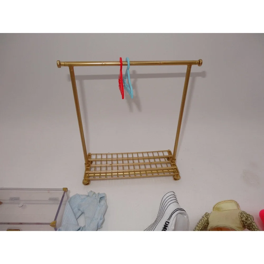 Rainbow High Dolls Violet Willow Jade‎ Closet Hanger Clothes Shoes Accessories